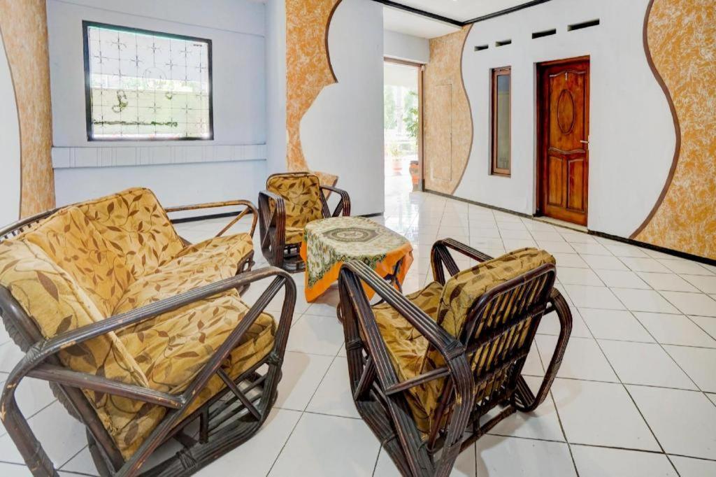 Oyo 3956 Hotel Palem 2 Syariah マラン エクステリア 写真