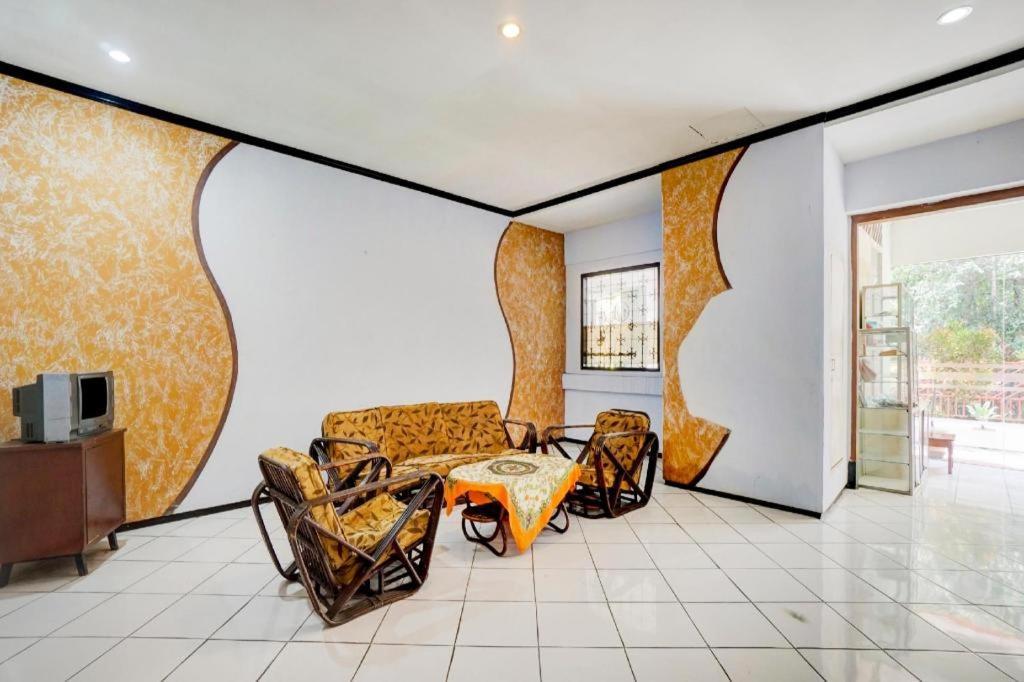 Oyo 3956 Hotel Palem 2 Syariah マラン エクステリア 写真