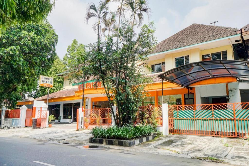 Oyo 3956 Hotel Palem 2 Syariah マラン エクステリア 写真