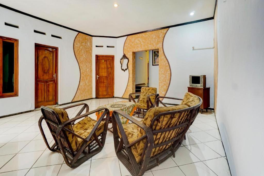 Oyo 3956 Hotel Palem 2 Syariah マラン エクステリア 写真